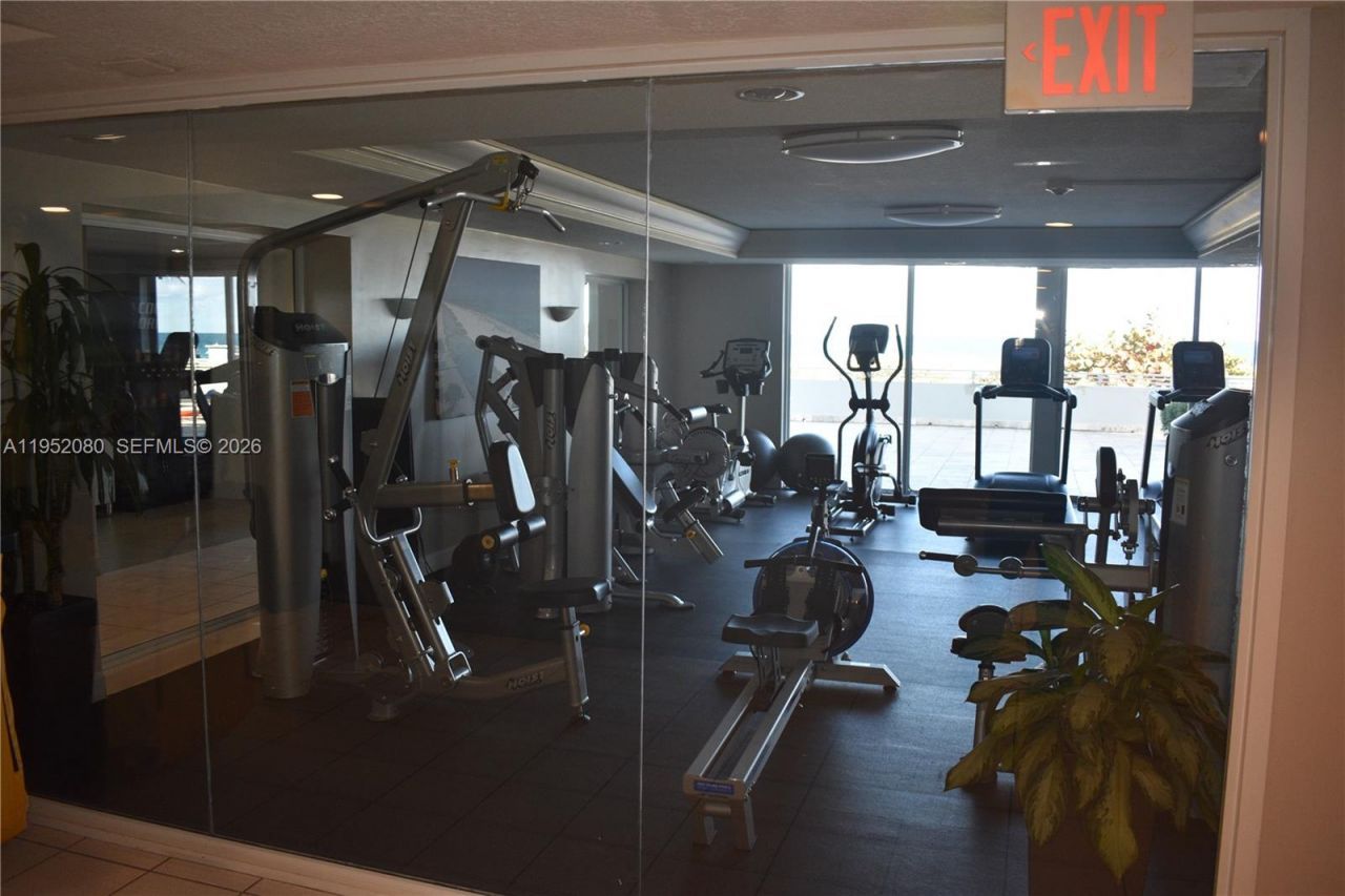 465 Ocean Dr, Unit 524, Miami Beach, FL 33139 Photo