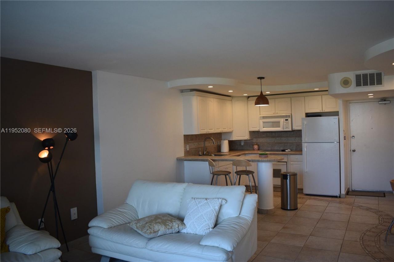 465 Ocean Dr, Unit 524, Miami Beach, FL 33139 Photo