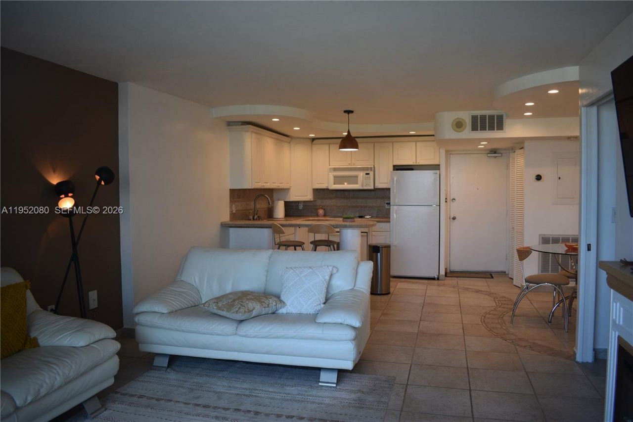 465 Ocean Dr, Unit 524, Miami Beach, FL 33139 Photo