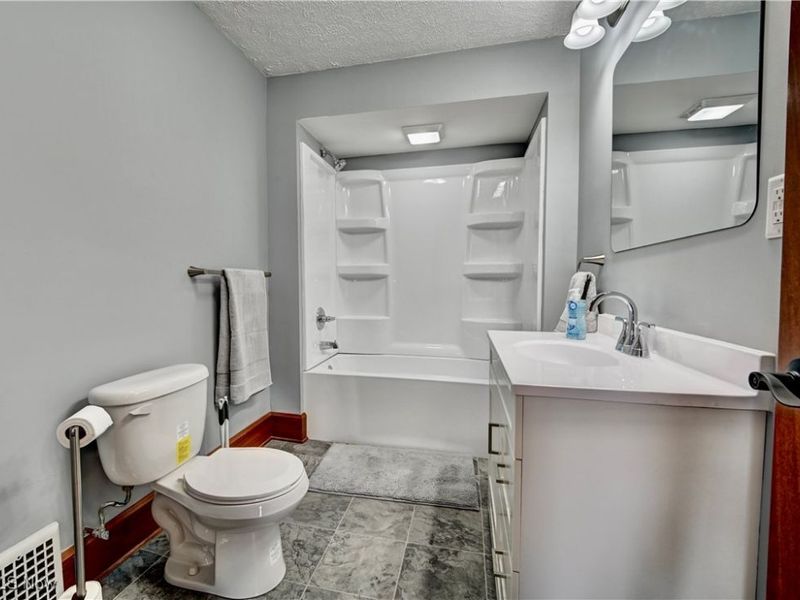 405 Tuscarawas Avenue NW, Brewster, OH 44613 Photo 24