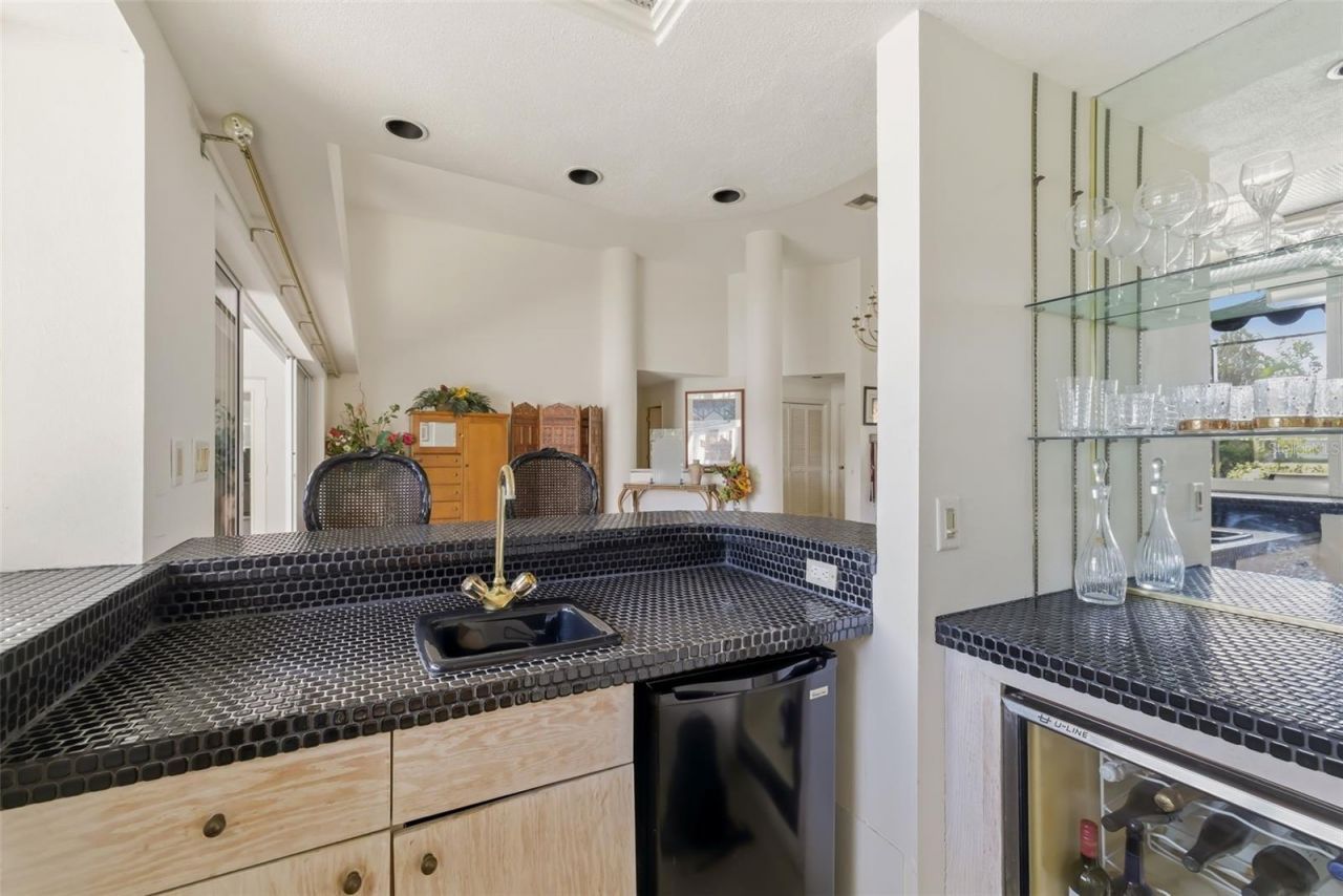 4149 Escondito Circle, Sarasota, FL 34238 Photo