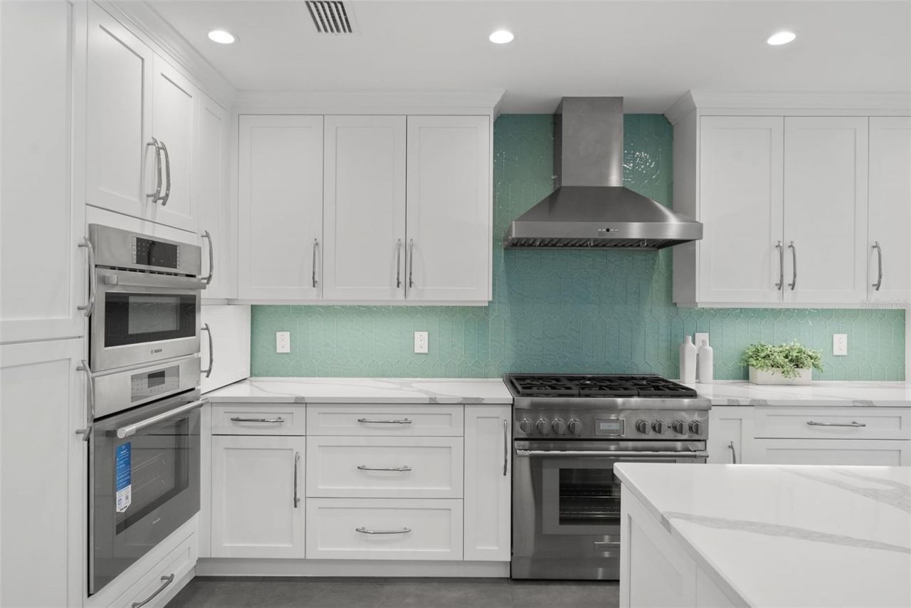 5173 Horseshoe Place, Saint Petersburg, FL 33703 Photo