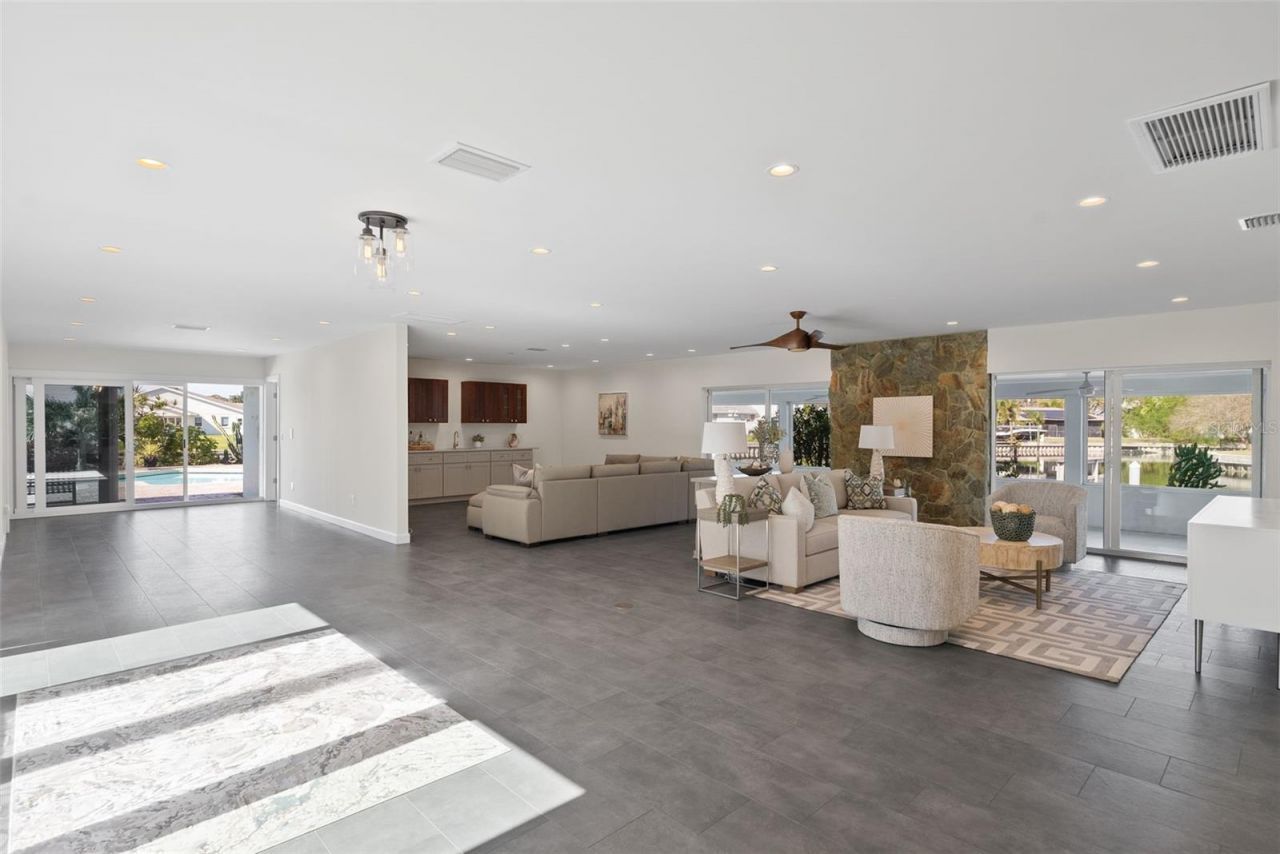 5173 Horseshoe Place, Saint Petersburg, FL 33703 Photo