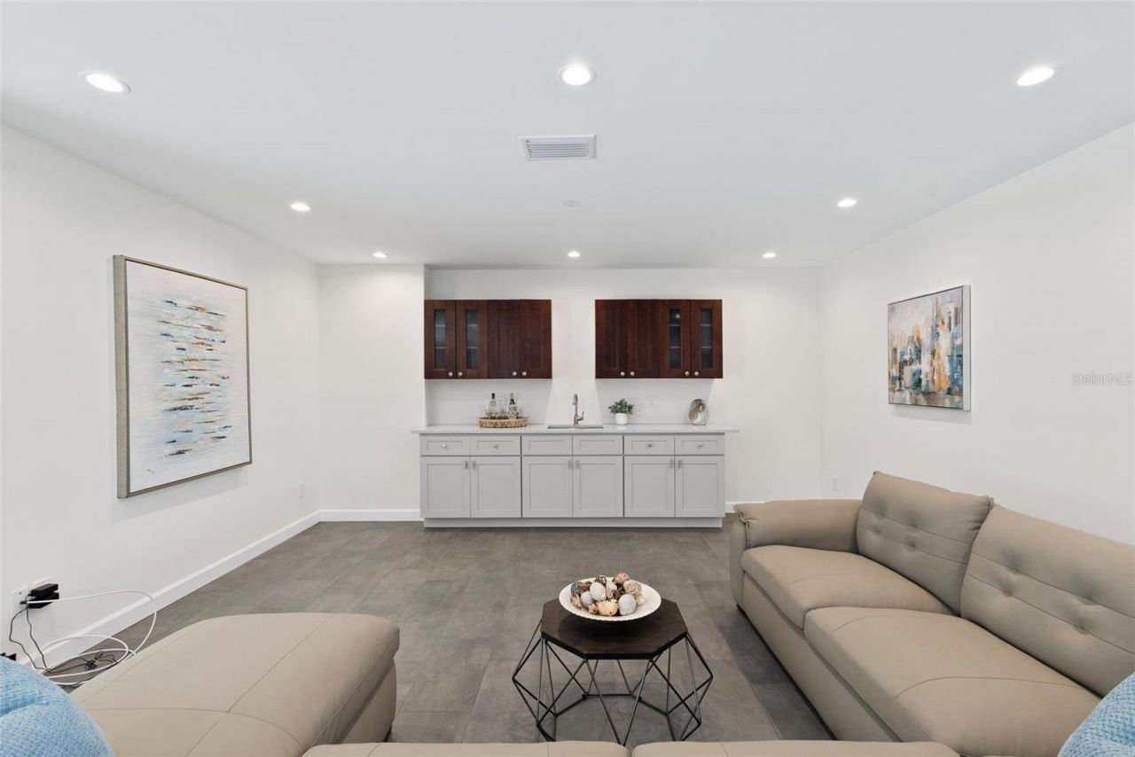 5173 Horseshoe Place, Saint Petersburg, FL 33703 Photo