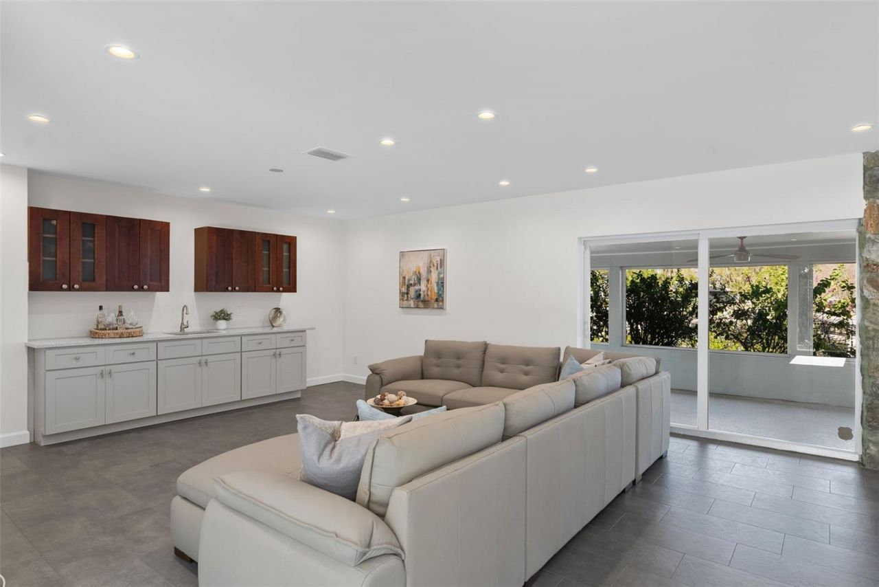 5173 Horseshoe Place, Saint Petersburg, FL 33703 Photo