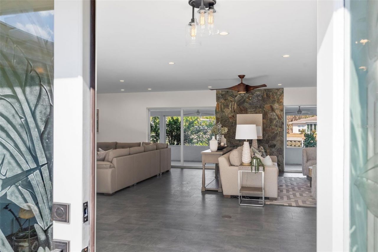 5173 Horseshoe Place, Saint Petersburg, FL 33703 Photo