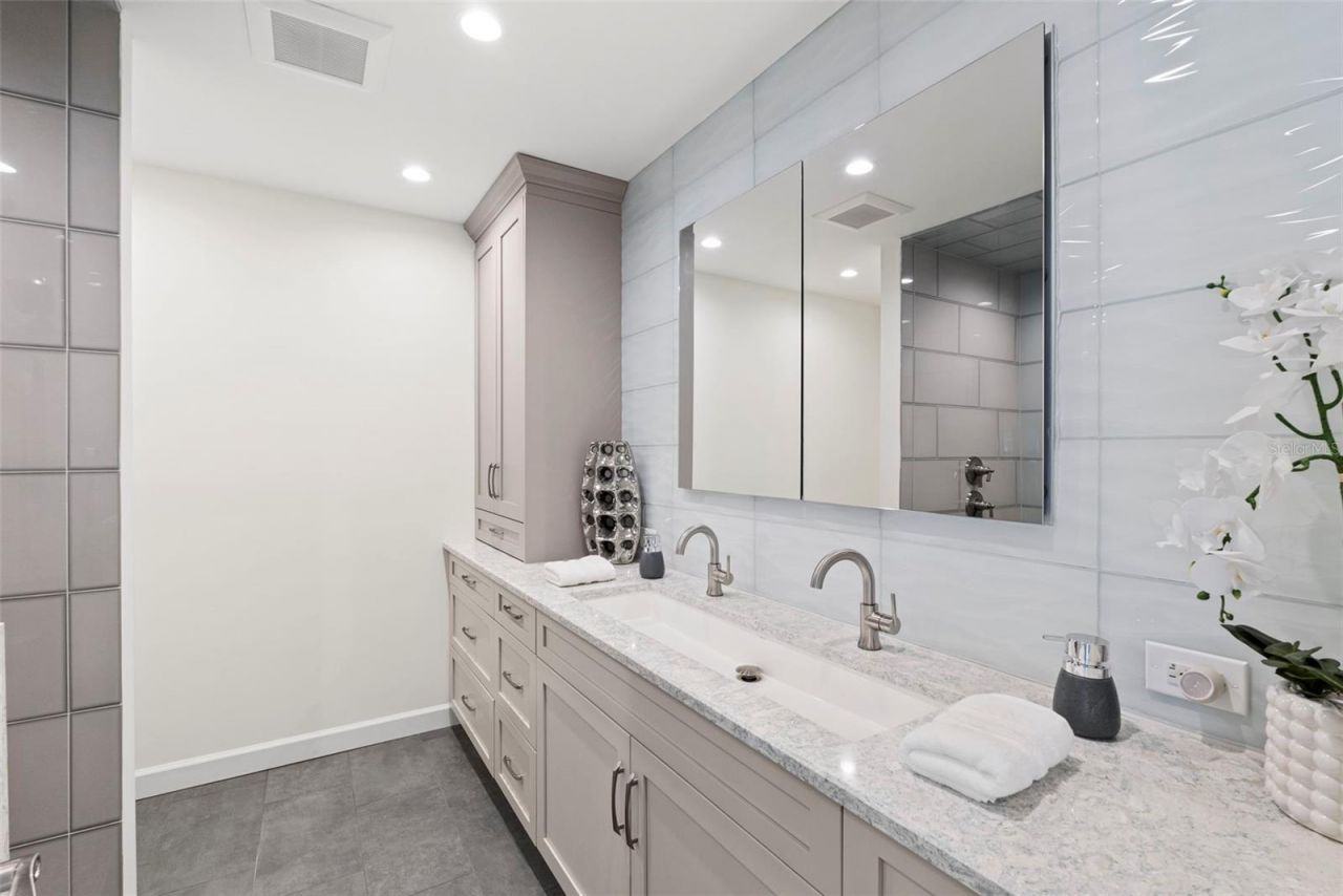 5173 Horseshoe Place, Saint Petersburg, FL 33703 Photo