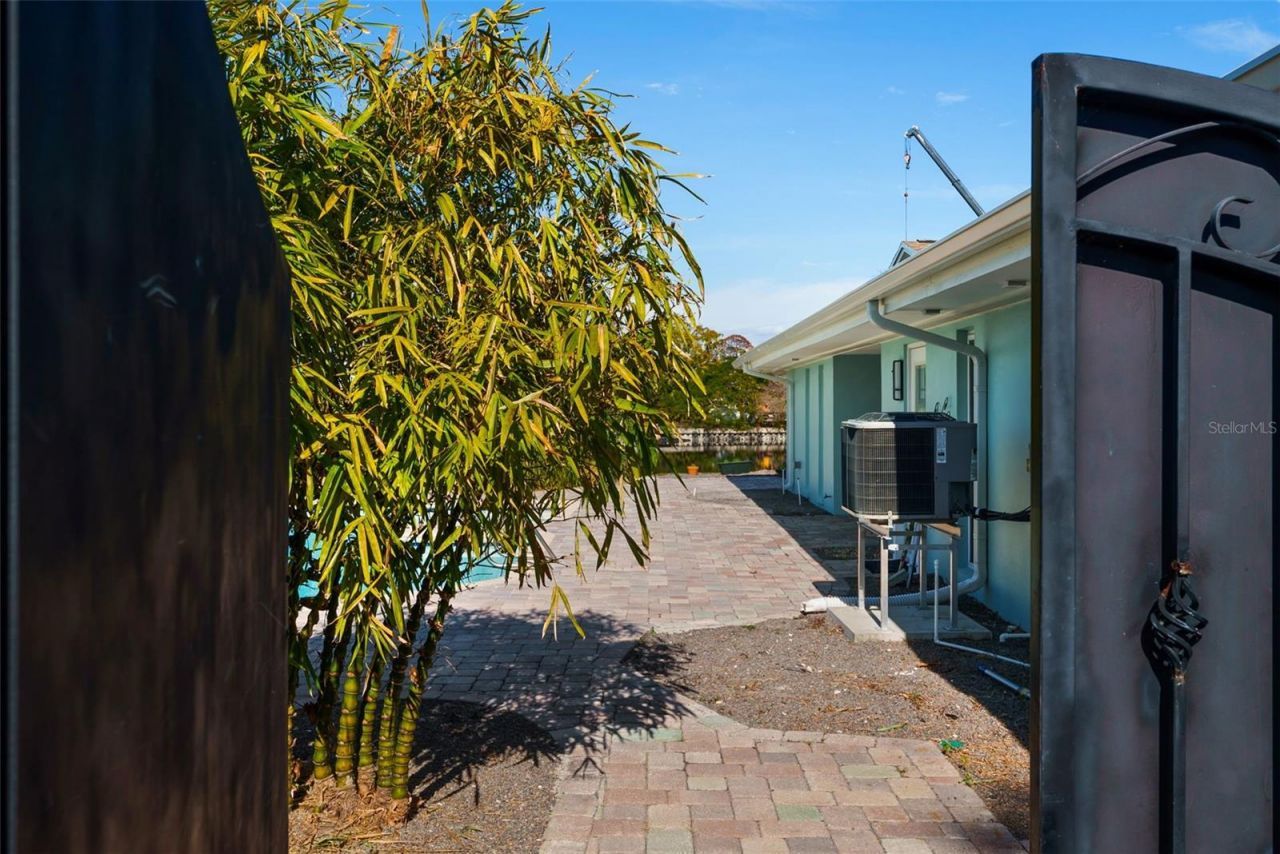 5173 Horseshoe Place, Saint Petersburg, FL 33703 Photo