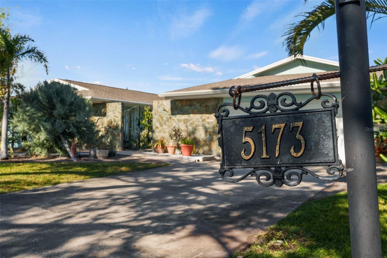 5173 Horseshoe Place, Saint Petersburg, FL 33703 Photo