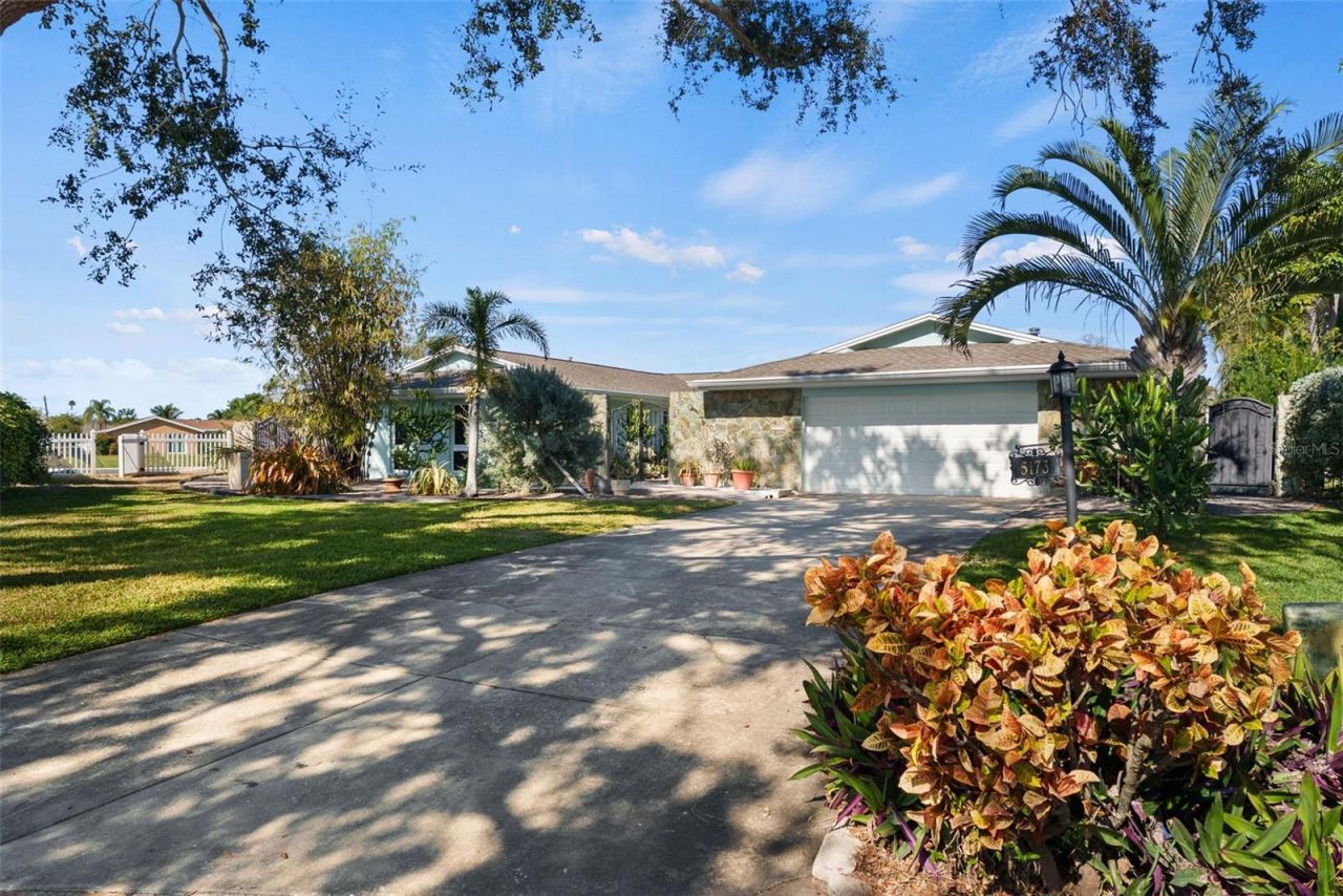 5173 Horseshoe Place, Saint Petersburg, FL 33703 Photo