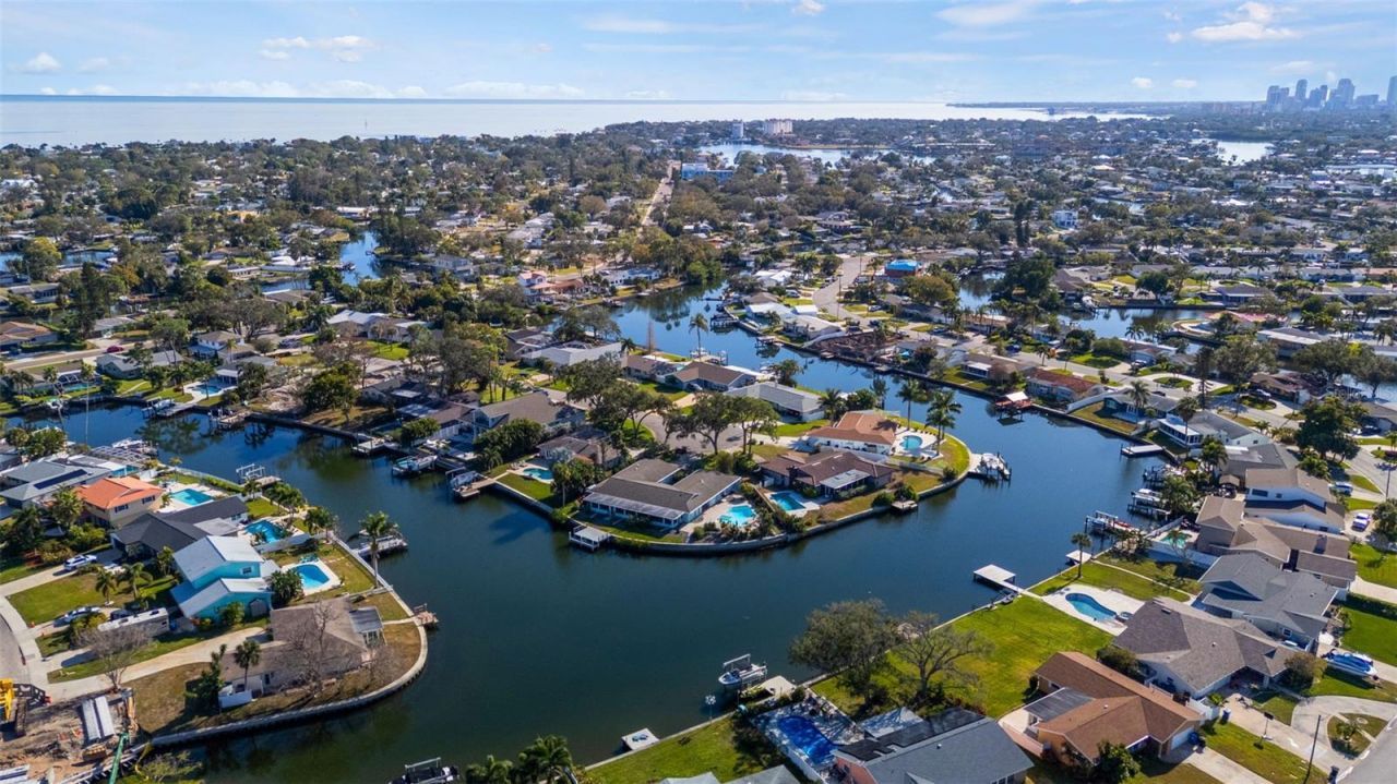 5173 Horseshoe Place, Saint Petersburg, FL 33703 Photo