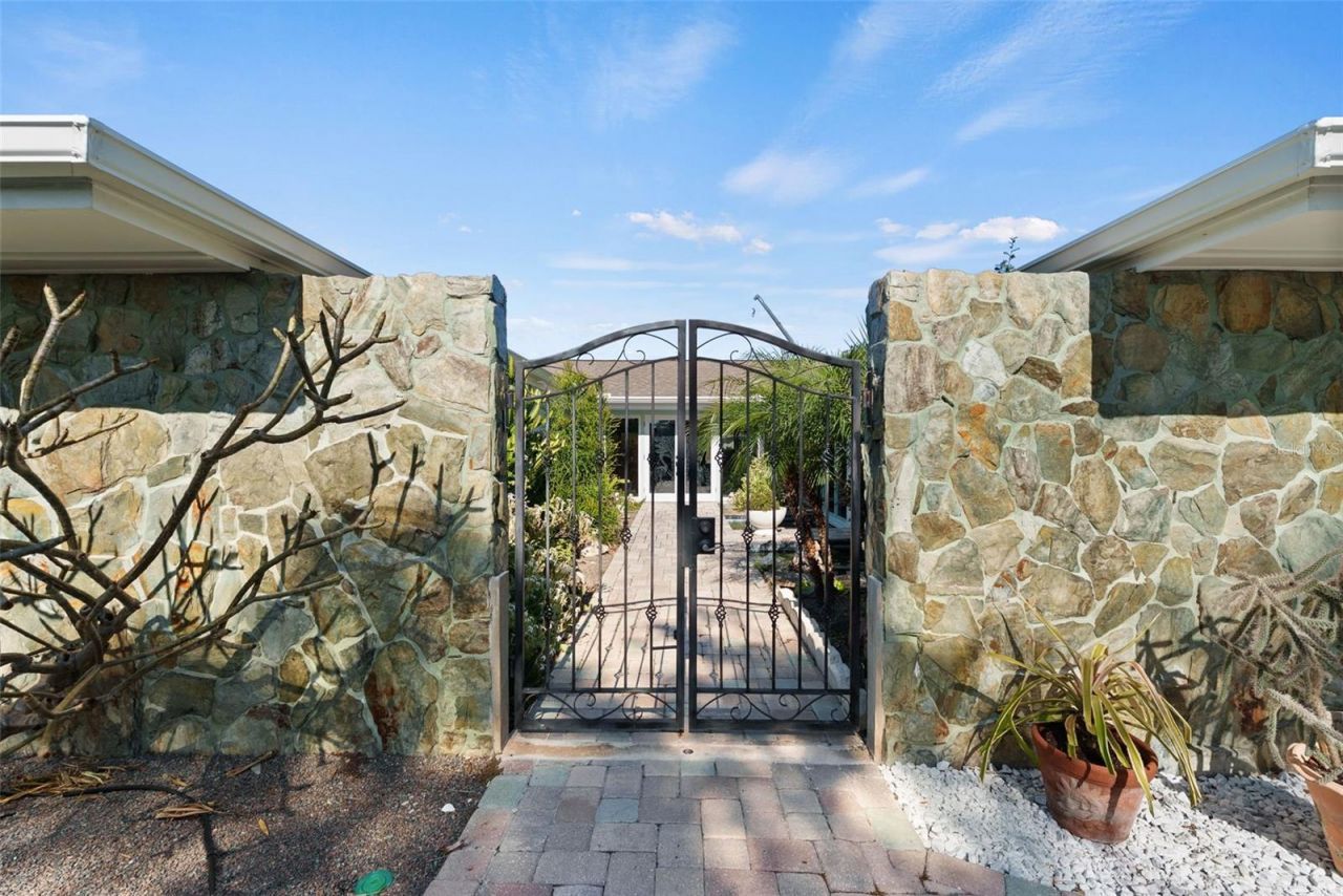 5173 Horseshoe Place, Saint Petersburg, FL 33703 Photo