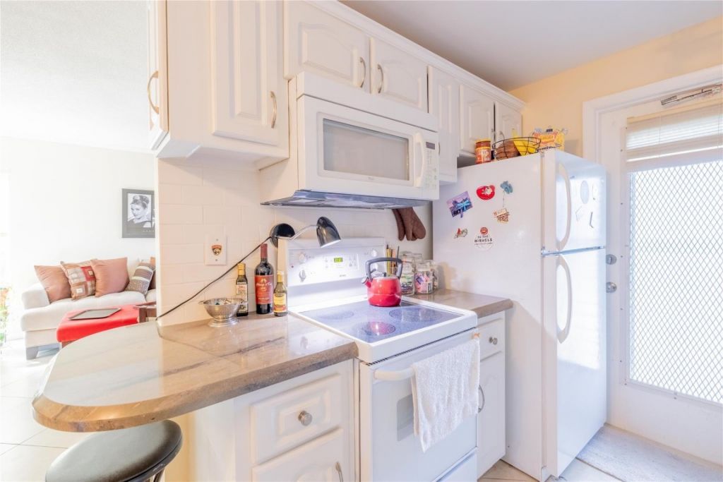 224 Hibiscus Avenue, Unit 250, Lauderdale by the Sea, FL 33308 Photo