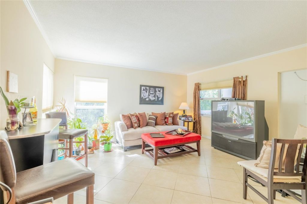224 Hibiscus Avenue, Unit 250, Lauderdale by the Sea, FL 33308 Photo