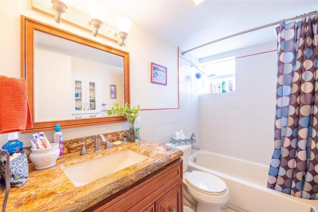 224 Hibiscus Avenue, Unit 250, Lauderdale by the Sea, FL 33308 Photo