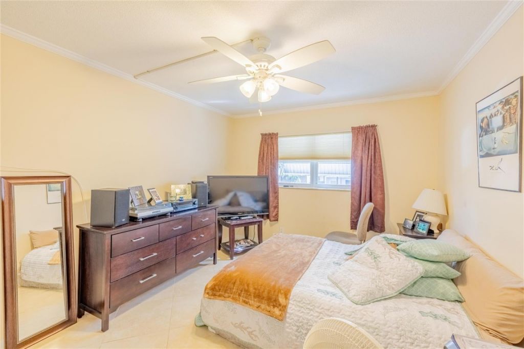224 Hibiscus Avenue, Unit 250, Lauderdale by the Sea, FL 33308 Photo