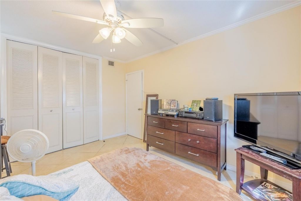 224 Hibiscus Avenue, Unit 250, Lauderdale by the Sea, FL 33308 Photo