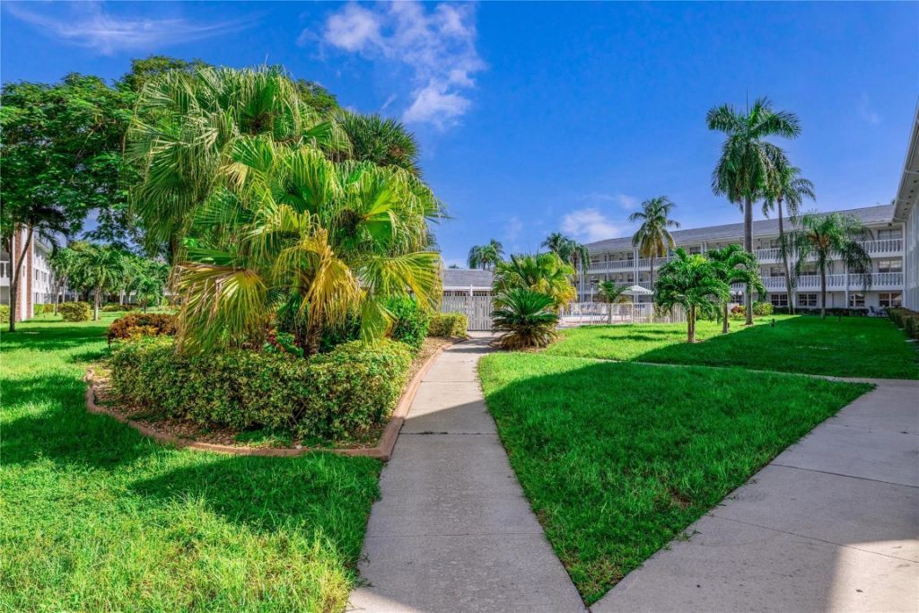 2453 NE 51st Street, Unit D-306, Fort Lauderdale, FL 33308 Photo