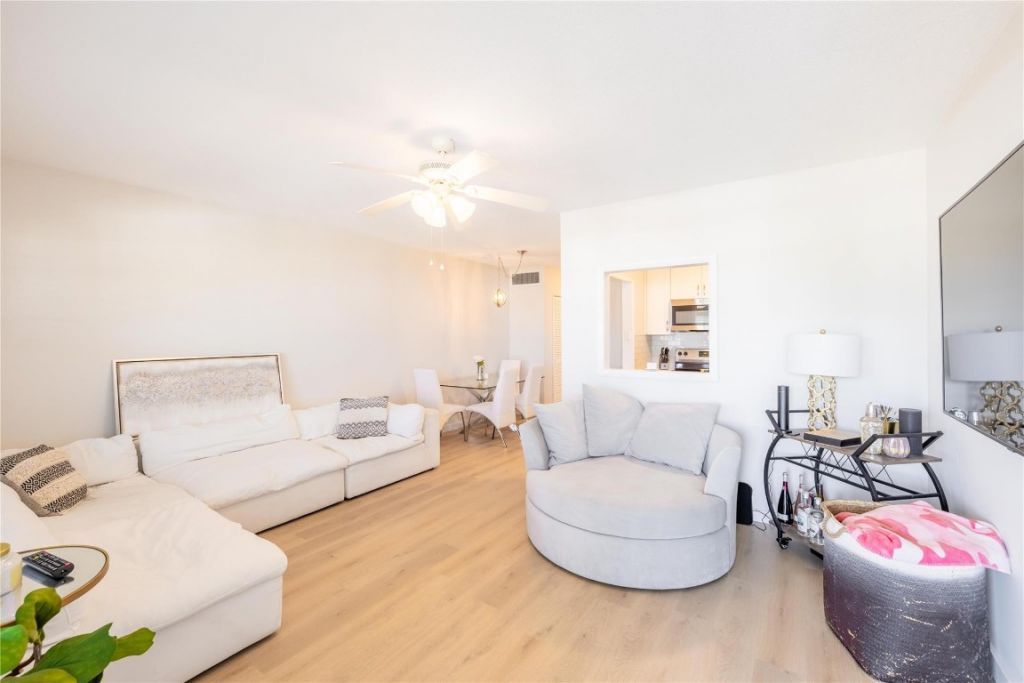 2453 NE 51st Street, Unit D-306, Fort Lauderdale, FL 33308 Photo