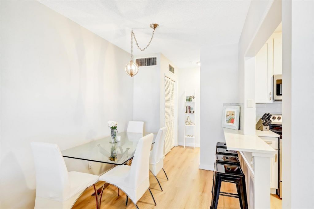 2453 NE 51st Street, Unit D-306, Fort Lauderdale, FL 33308 Photo