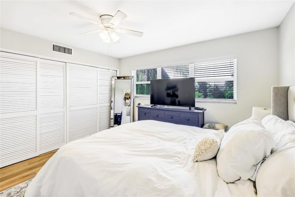 2453 NE 51st Street, Unit D-306, Fort Lauderdale, FL 33308 Photo