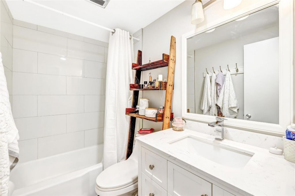 2453 NE 51st Street, Unit D-306, Fort Lauderdale, FL 33308 Photo