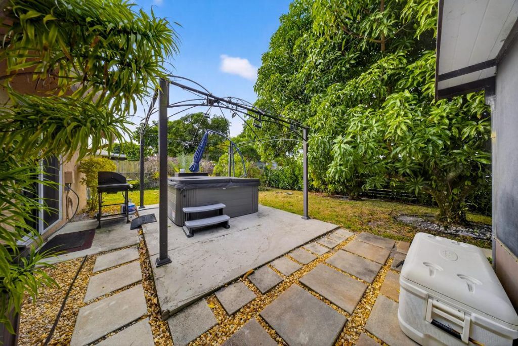 849 Camellia Drive, Royal Palm Beach, FL 33411 Photo