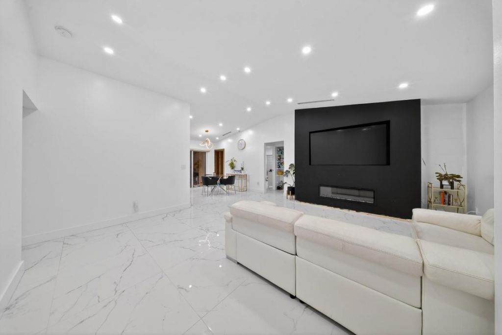 849 Camellia Drive, Royal Palm Beach, FL 33411 Photo