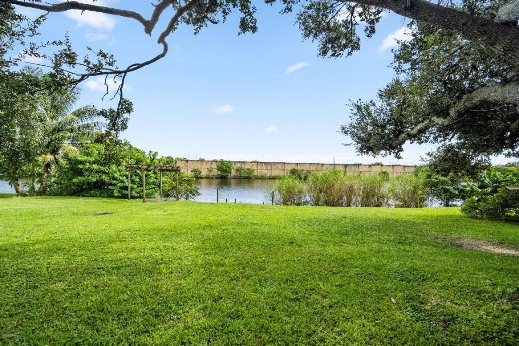 6400 Carambola Circle, West Palm Beach, FL 33406 Photo