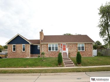 4955 Lakeshore Drive, Omaha, NE 68135