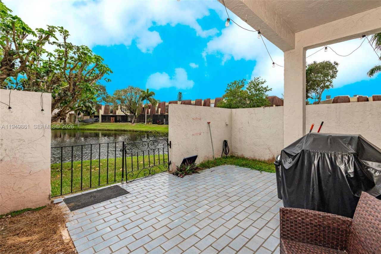 1501 NW 90th Way, Unit 1501, Pembroke Pines, FL 33024 Photo