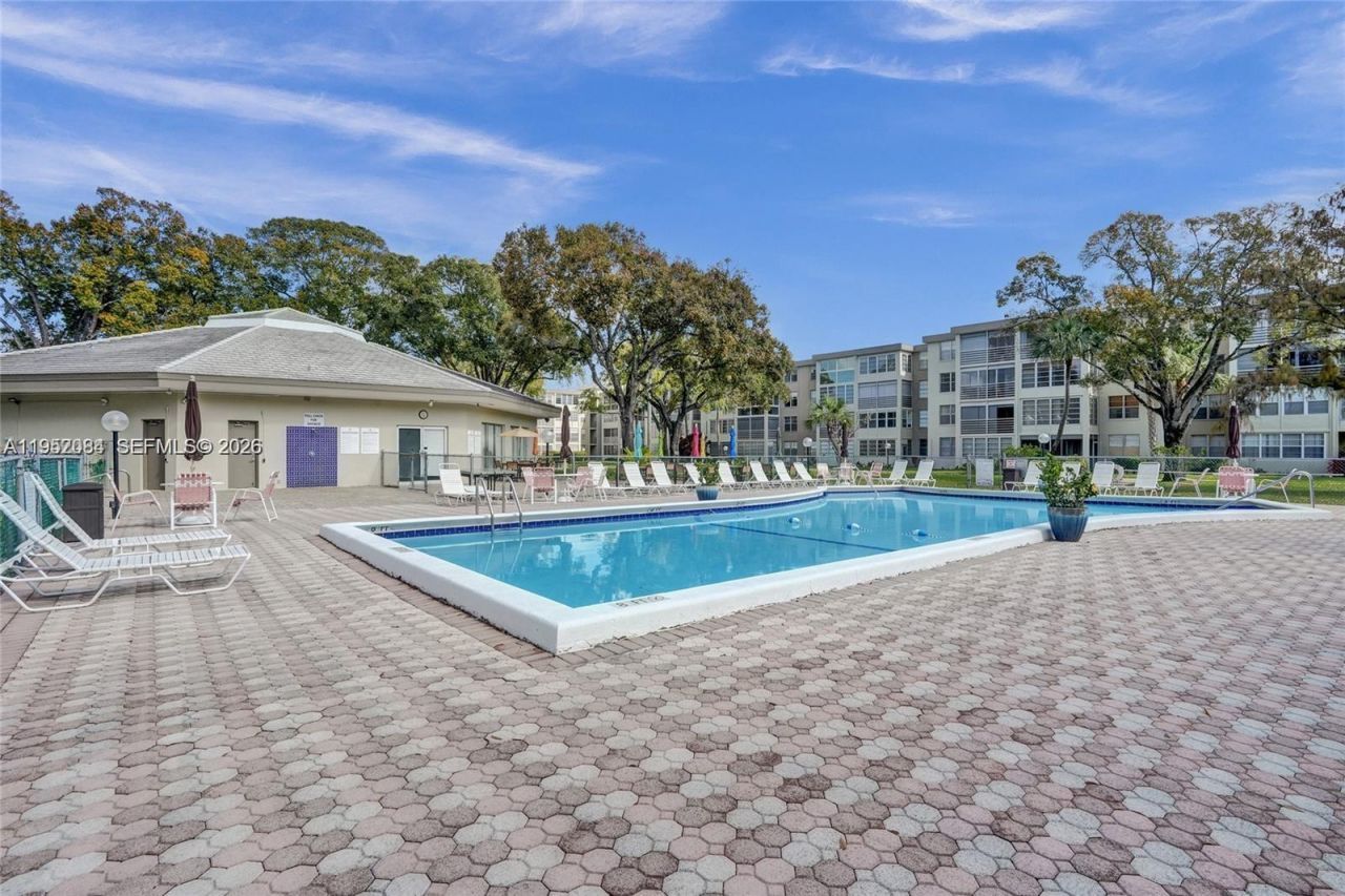 2999 NW 48th Ave , Unit 438, Lauderdale Lakes, FL 33313 Photo