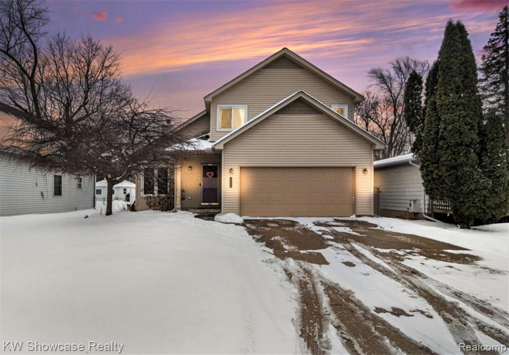 917 Iroquois Avenue, Waterford Township, MI 48327 Main Photo