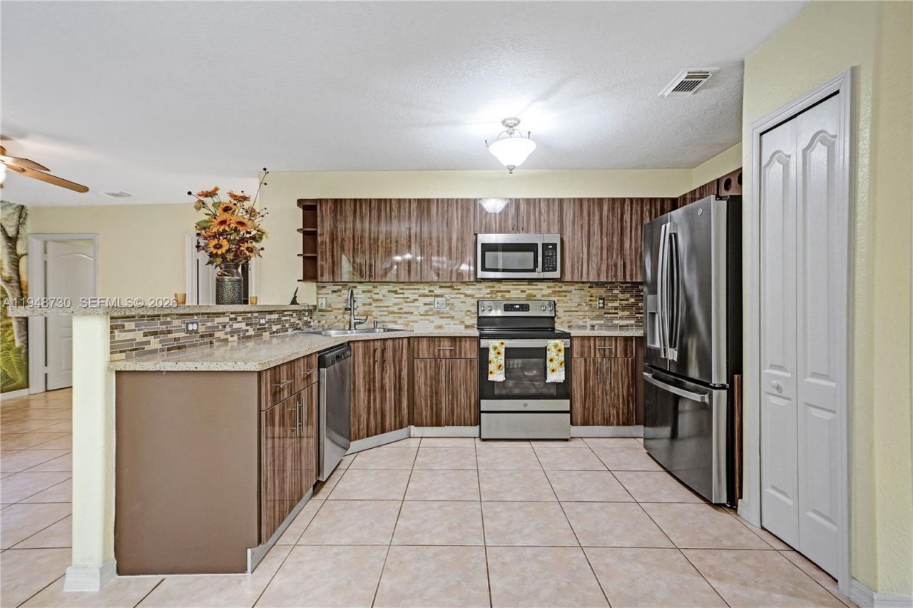 5502 SW 162nd Pl, Miami, FL 33185 Photo