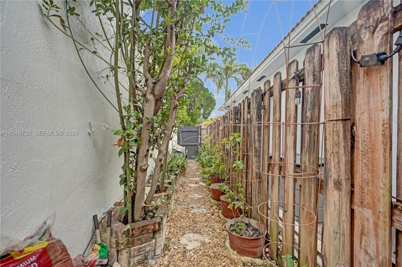 5502 SW 162nd Pl, Miami, FL 33185 Photo