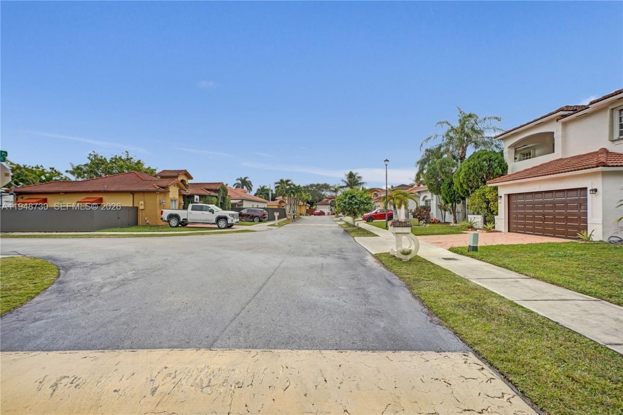 5502 SW 162nd Pl, Miami, FL 33185 Photo