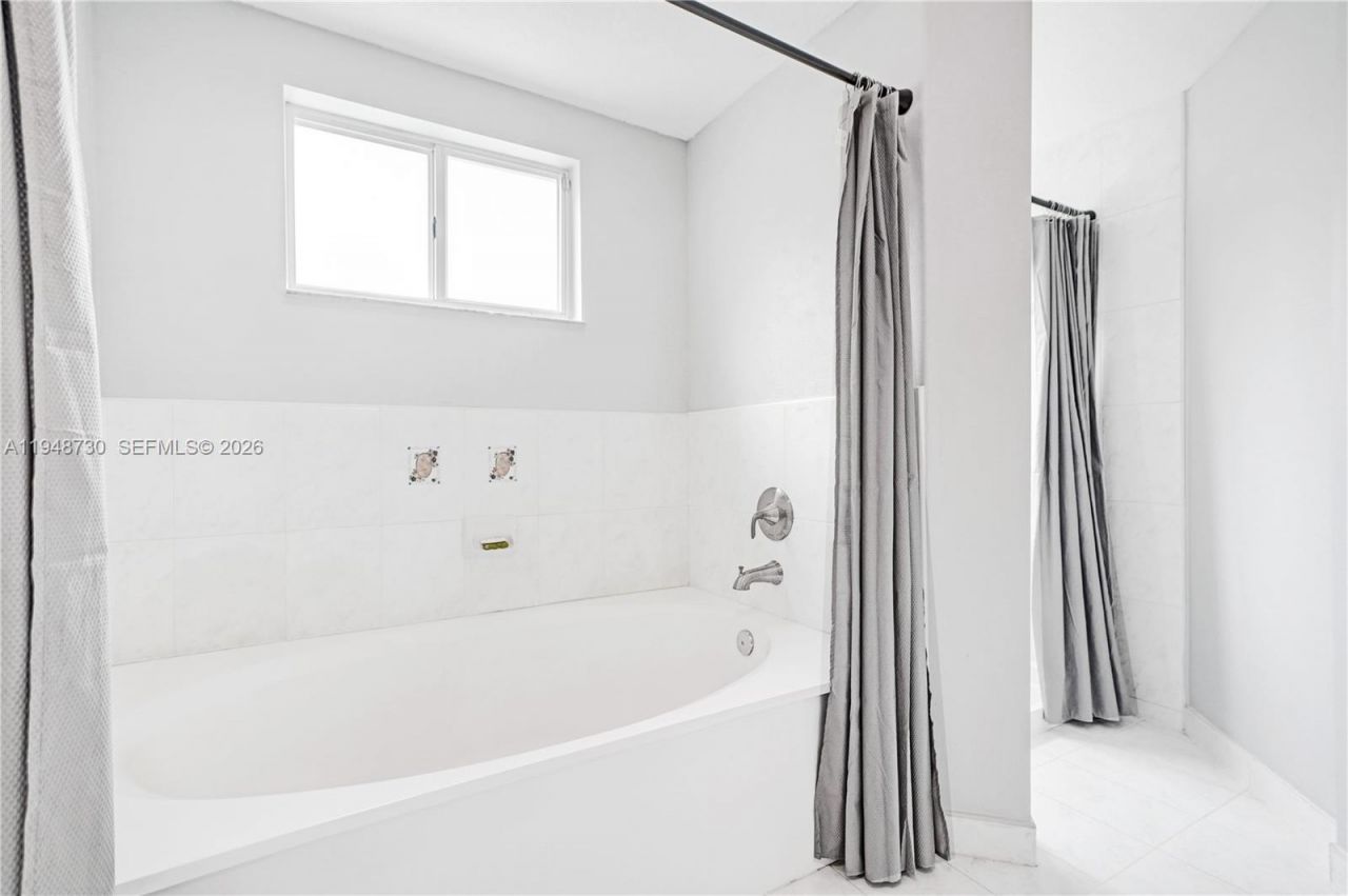 5502 SW 162nd Pl, Miami, FL 33185 Photo