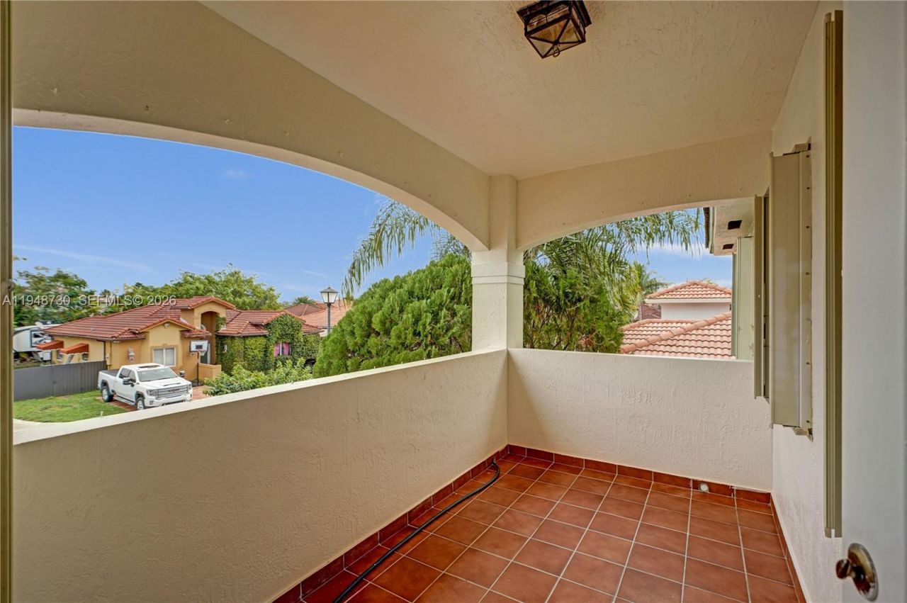 5502 SW 162nd Pl, Miami, FL 33185 Photo