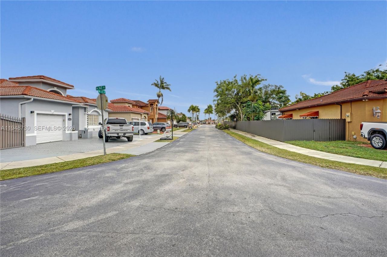 5502 SW 162nd Pl, Miami, FL 33185 Photo