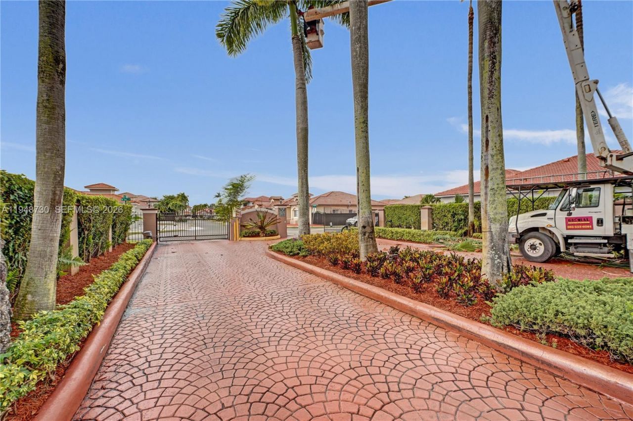 5502 SW 162nd Pl, Miami, FL 33185 Photo