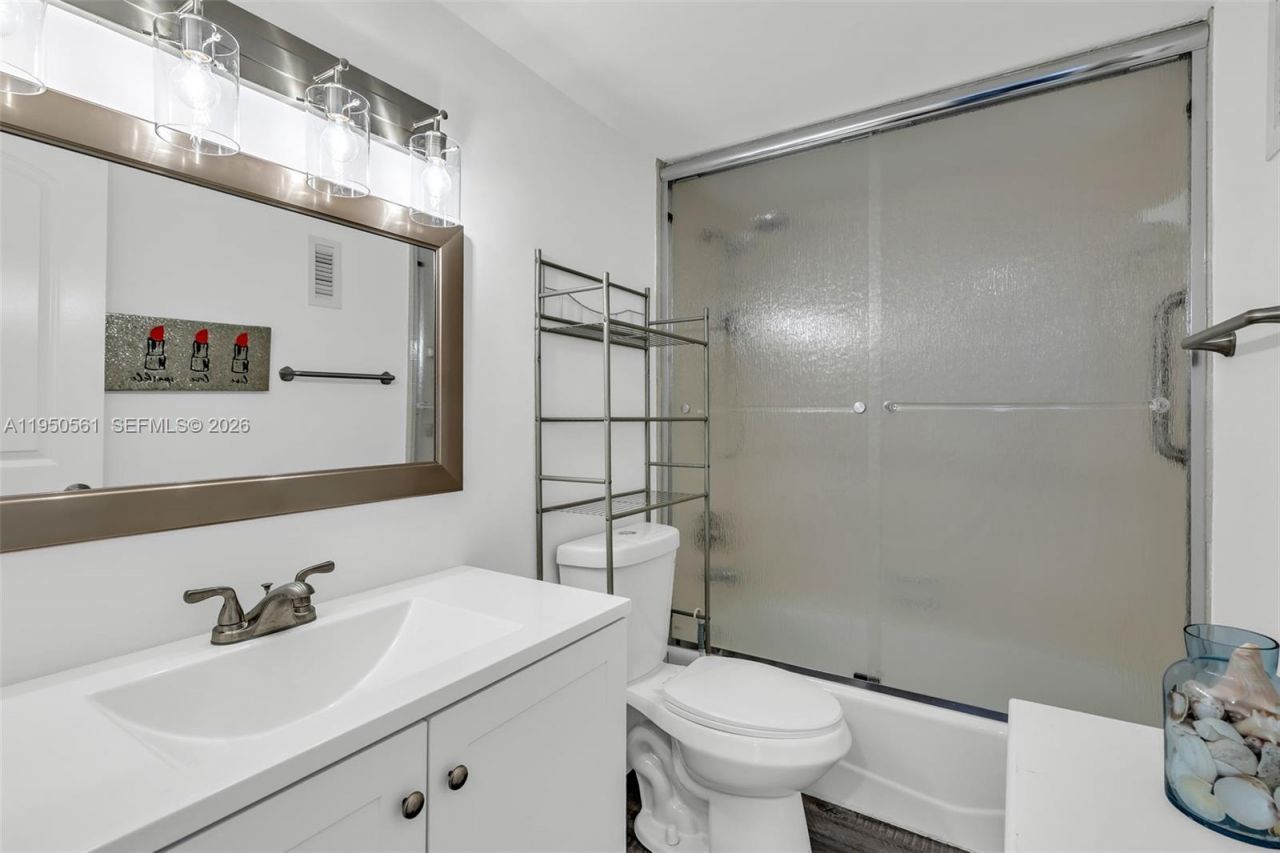 3910 Inverrary Blvd , Unit 503-B, Lauderhill, FL 33319 Photo