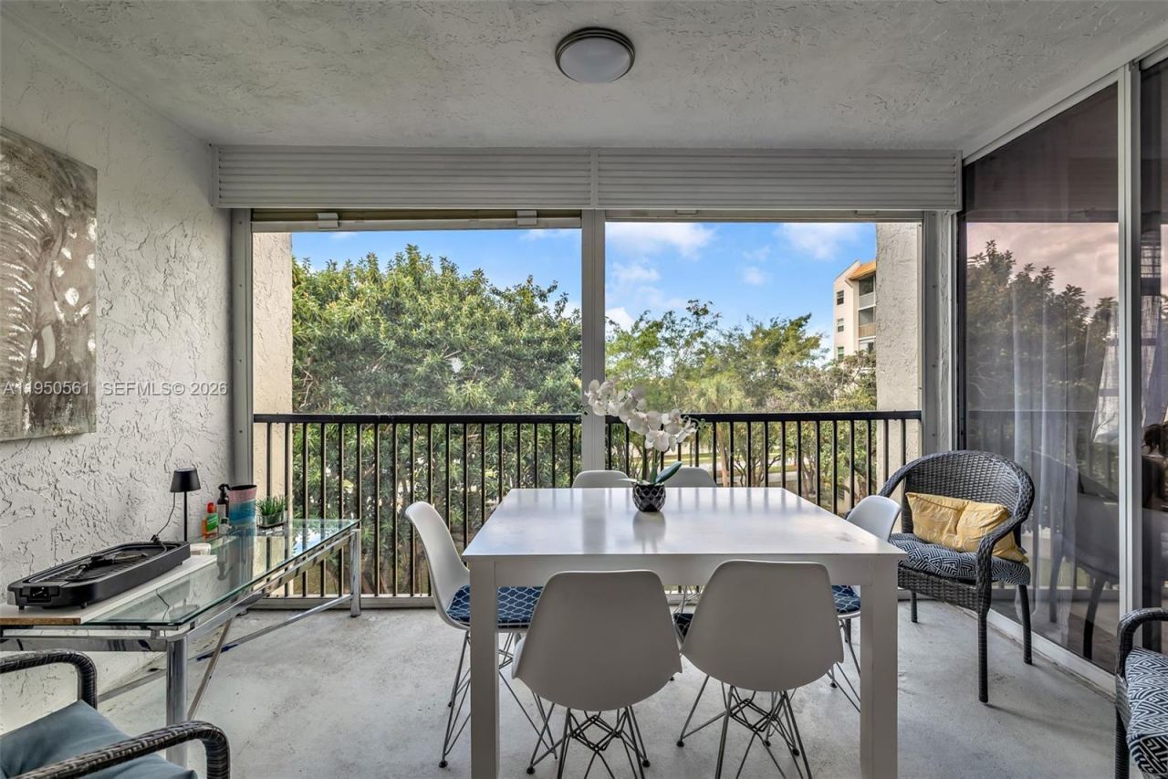 3910 Inverrary Blvd , Unit 503-B, Lauderhill, FL 33319 Photo