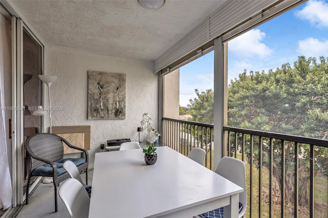 3910 Inverrary Blvd , Unit 503-B, Lauderhill, FL 33319 Photo