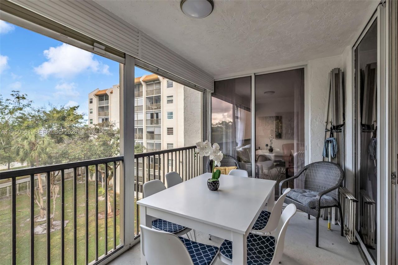 3910 Inverrary Blvd , Unit 503-B, Lauderhill, FL 33319 Photo