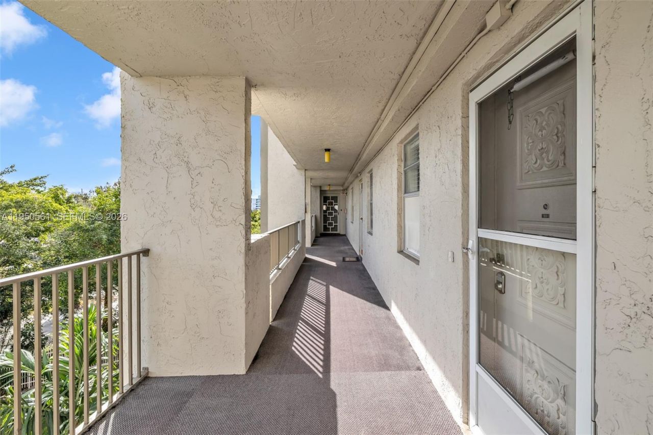 3910 Inverrary Blvd , Unit 503-B, Lauderhill, FL 33319 Photo