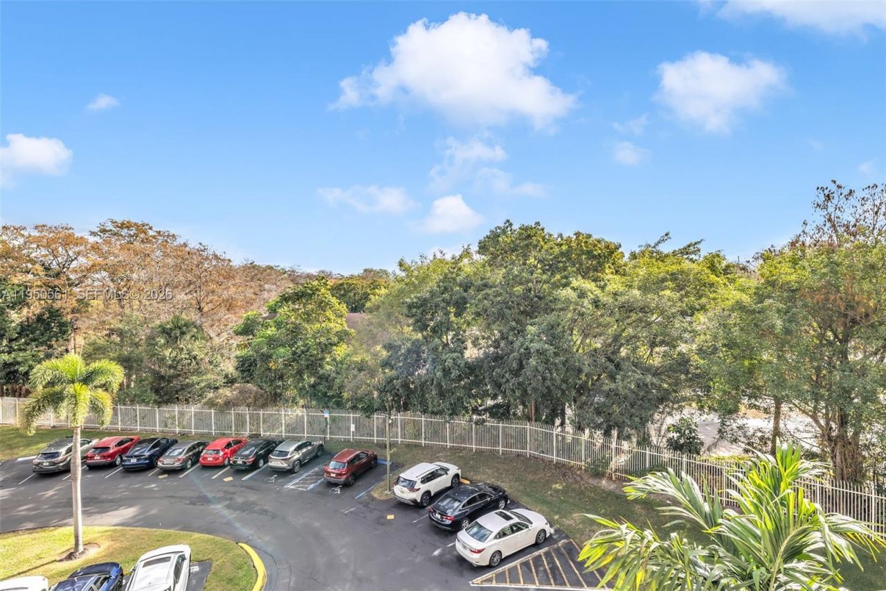 3910 Inverrary Blvd , Unit 503-B, Lauderhill, FL 33319 Photo