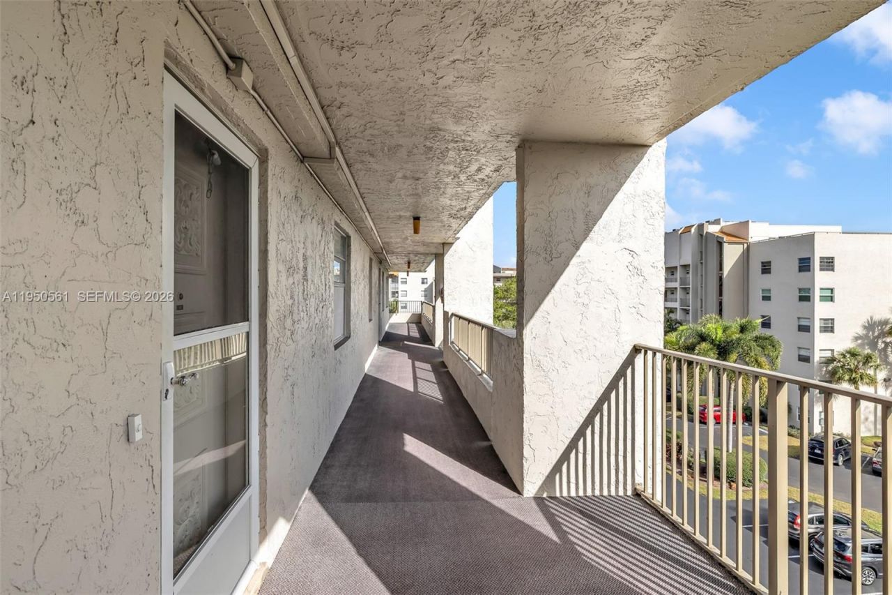 3910 Inverrary Blvd , Unit 503-B, Lauderhill, FL 33319 Photo
