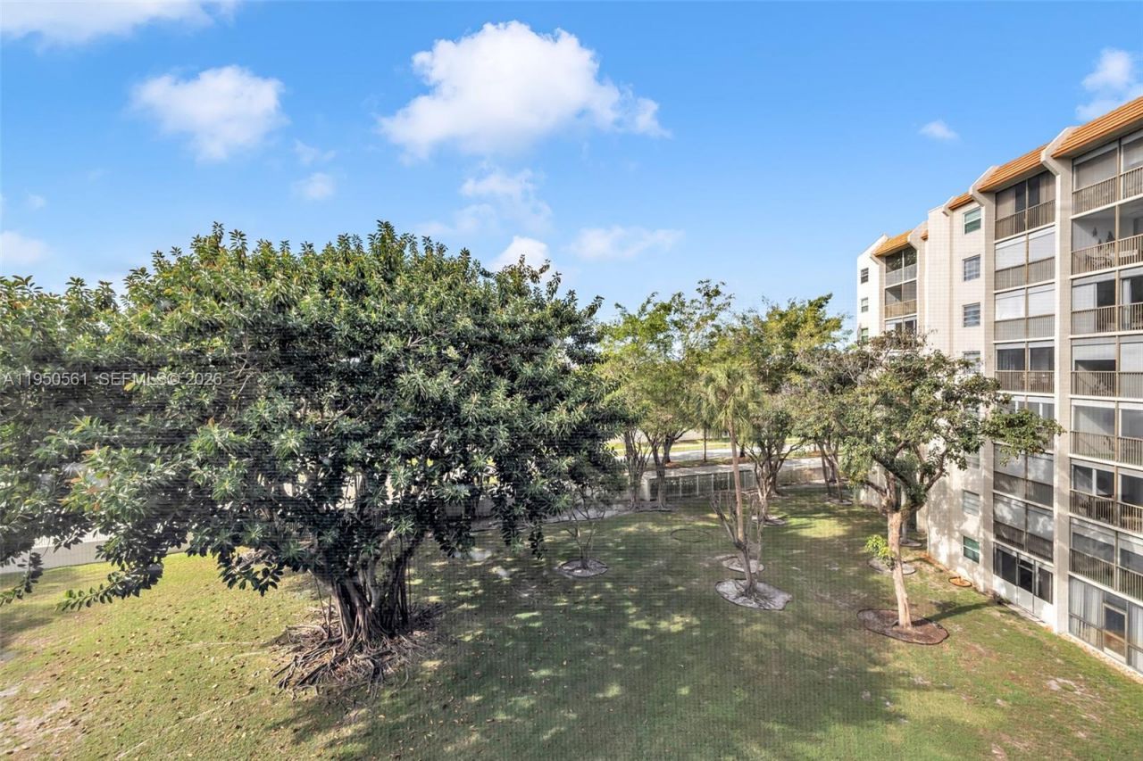 3910 Inverrary Blvd , Unit 503-B, Lauderhill, FL 33319 Photo