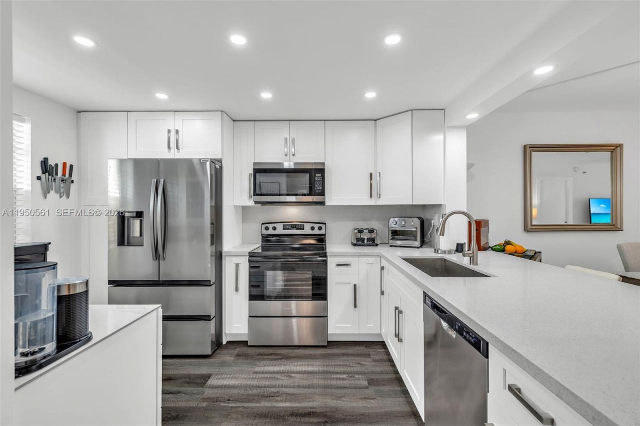 3910 Inverrary Blvd , Unit 503-B, Lauderhill, FL 33319 Photo