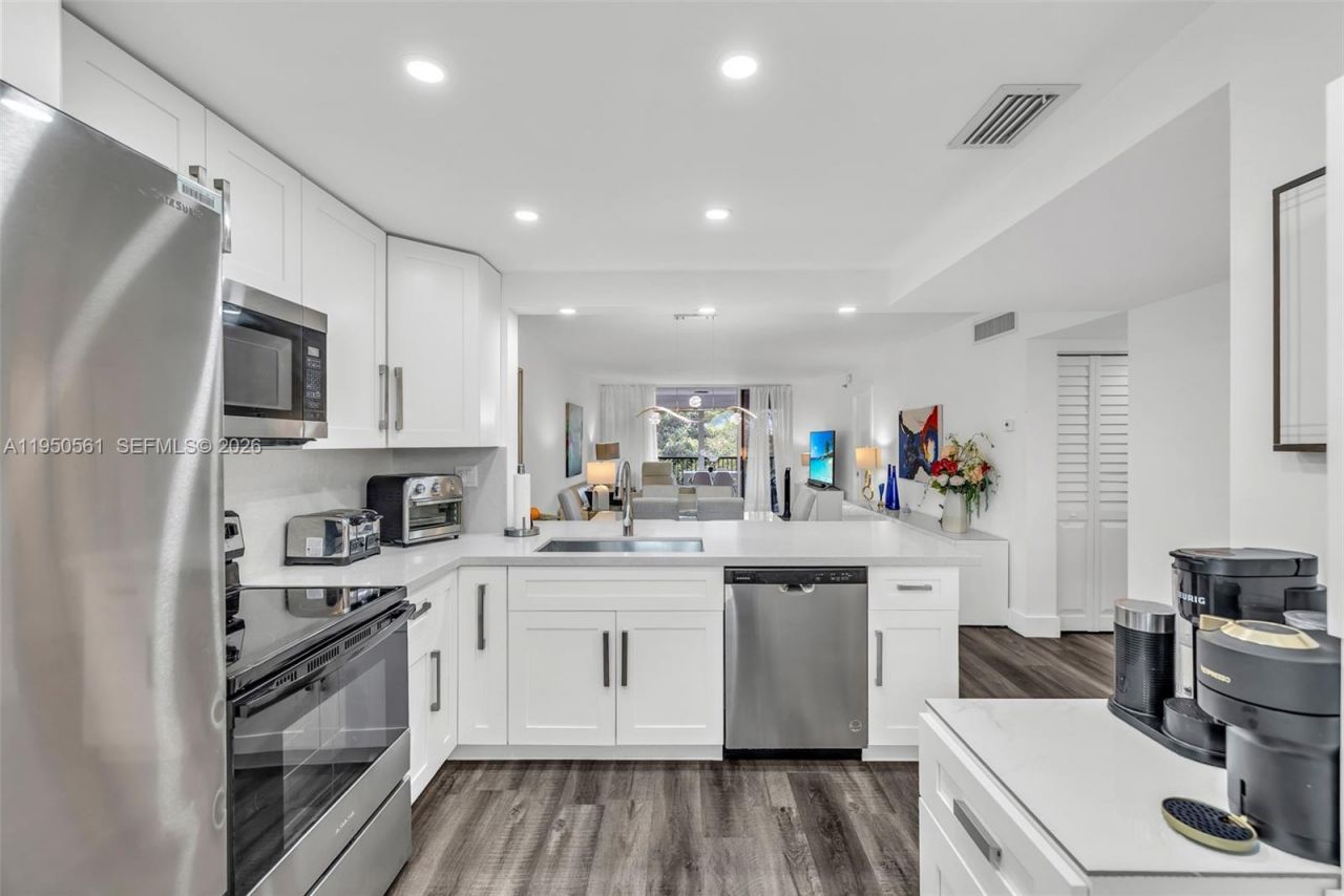 3910 Inverrary Blvd , Unit 503-B, Lauderhill, FL 33319 Photo